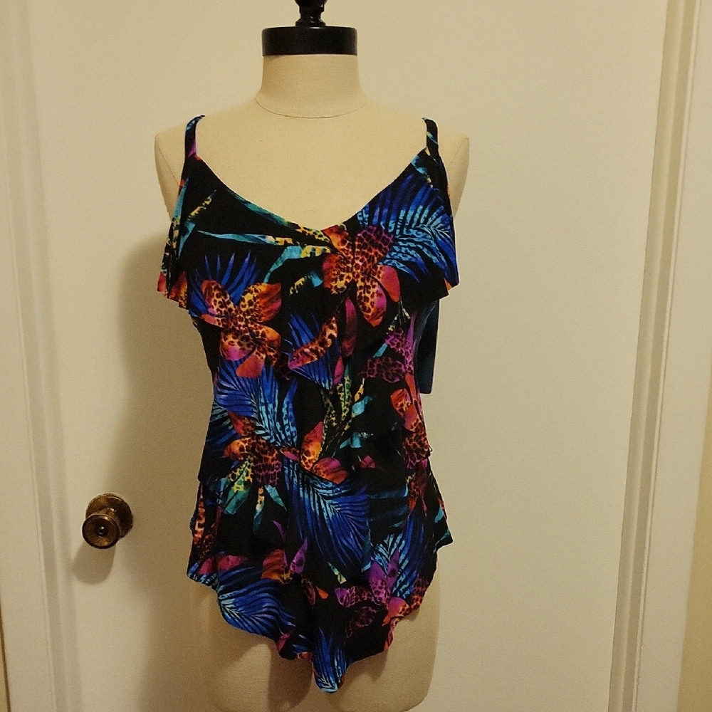 NWT: Trimshaper Lena Tankini Swim Top